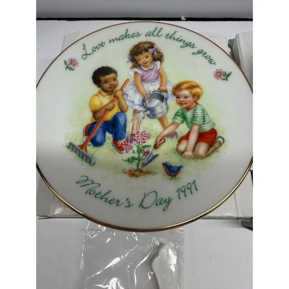 Avon Mothers Day Plates 1991 1992 Vintage Porcelain 22K Gold Trim Set of 2
